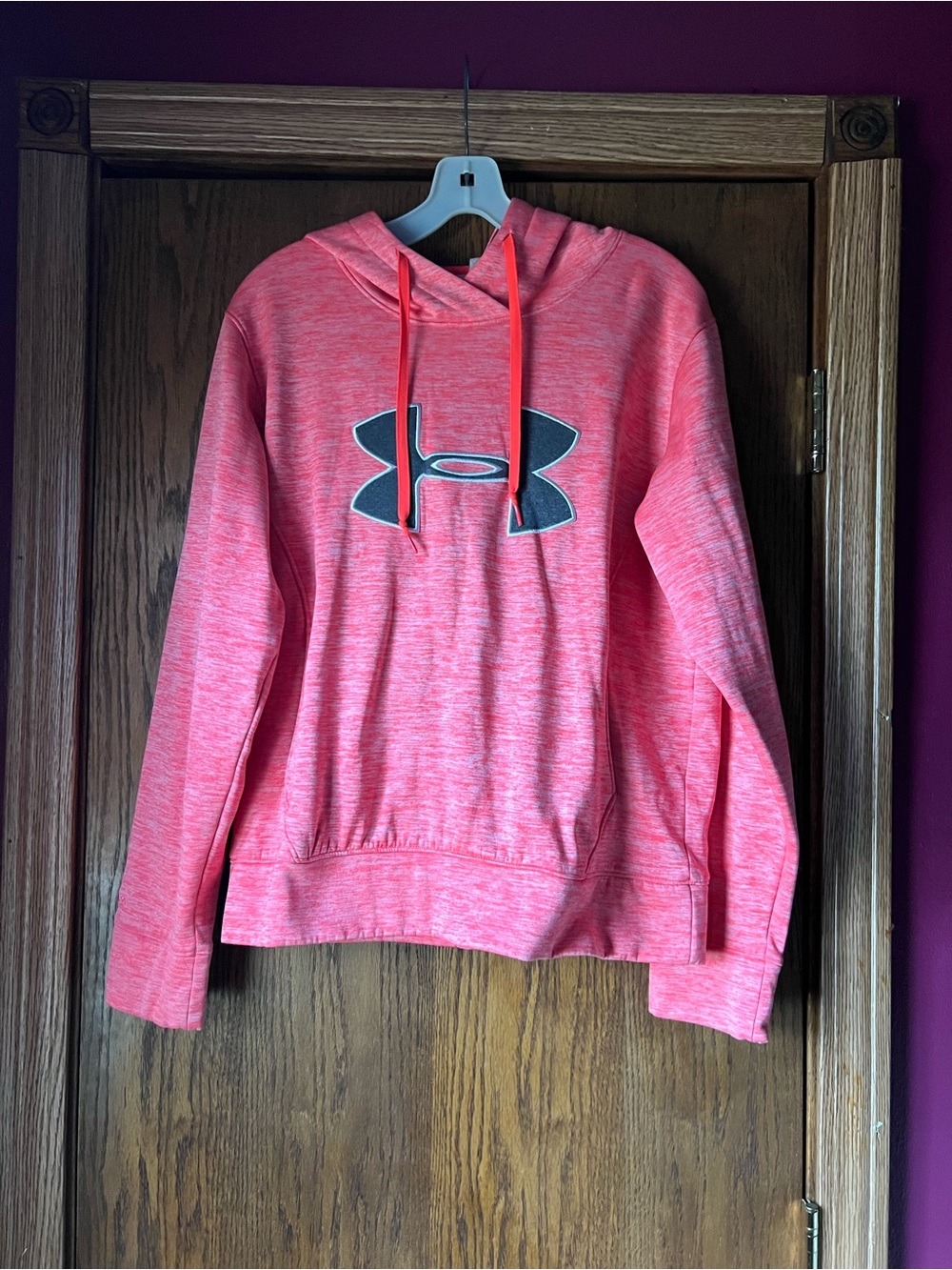 Under Armour Women’s Pink Hooded Pullover Sweatshirt size medium